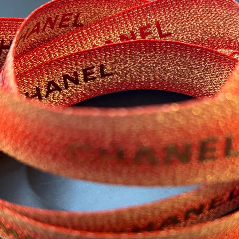 CHANEL Red and Gold Gift Wrapping Ribbon 2 Yards - Picture 4 of 6